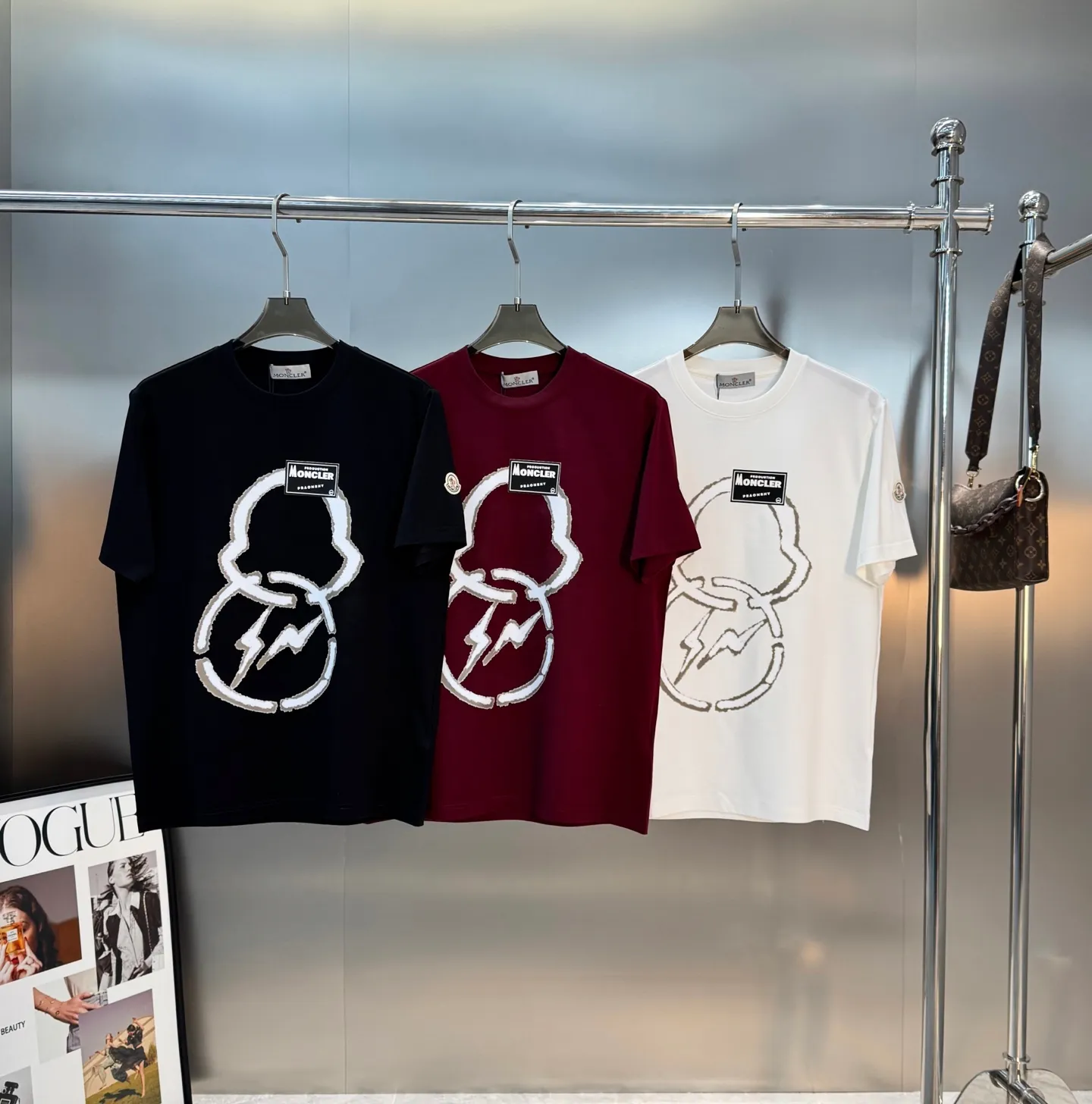 ⚜️Moncler 26s New Arrival . LOGO ！！！ Classic . 190g . . Breathable， ！！！ ！ ：White.Black. .Sizes：M-3XL ！（S 4XL ）175/145 XL
